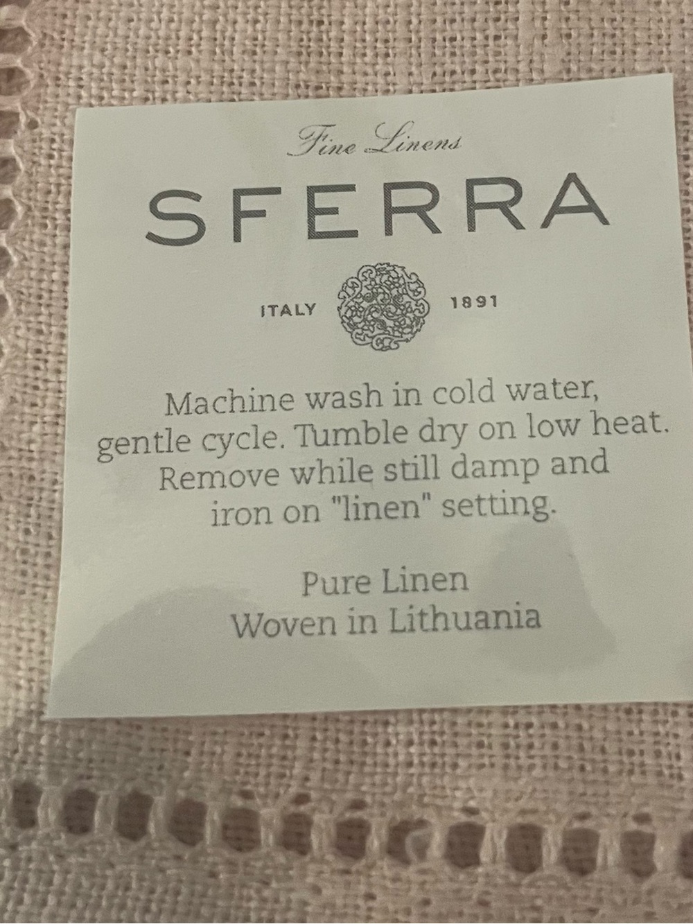 Six (6) SFERRA Festival - Petal Linen Placemats - Picture 4 of 9